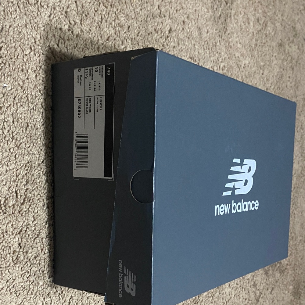 New Balance Men's White and Burgundy Athletic fashion shoe
